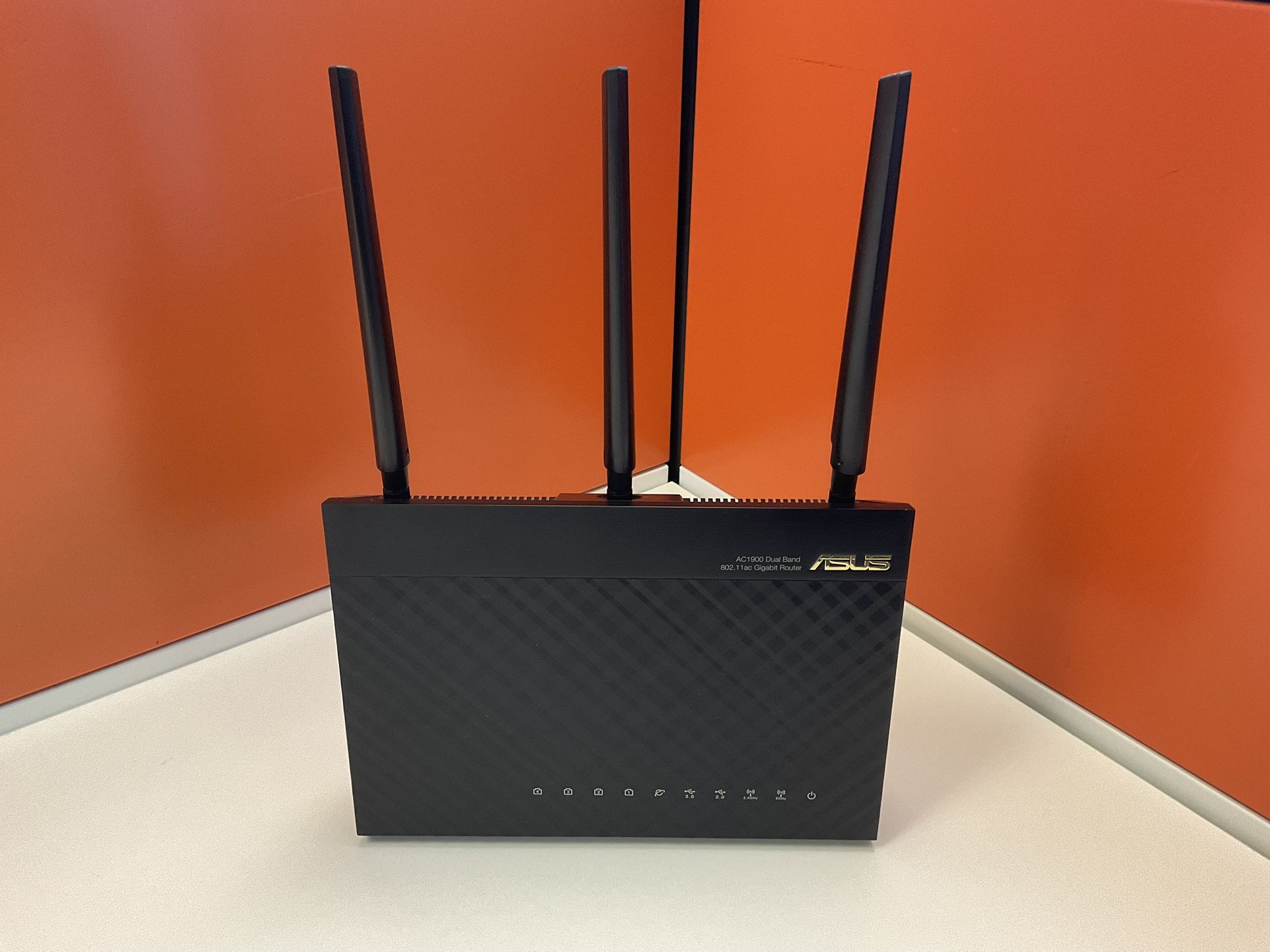 ASUS AC 1900 Dual-Band Gigabit WiFi Router (RT-AC68U)