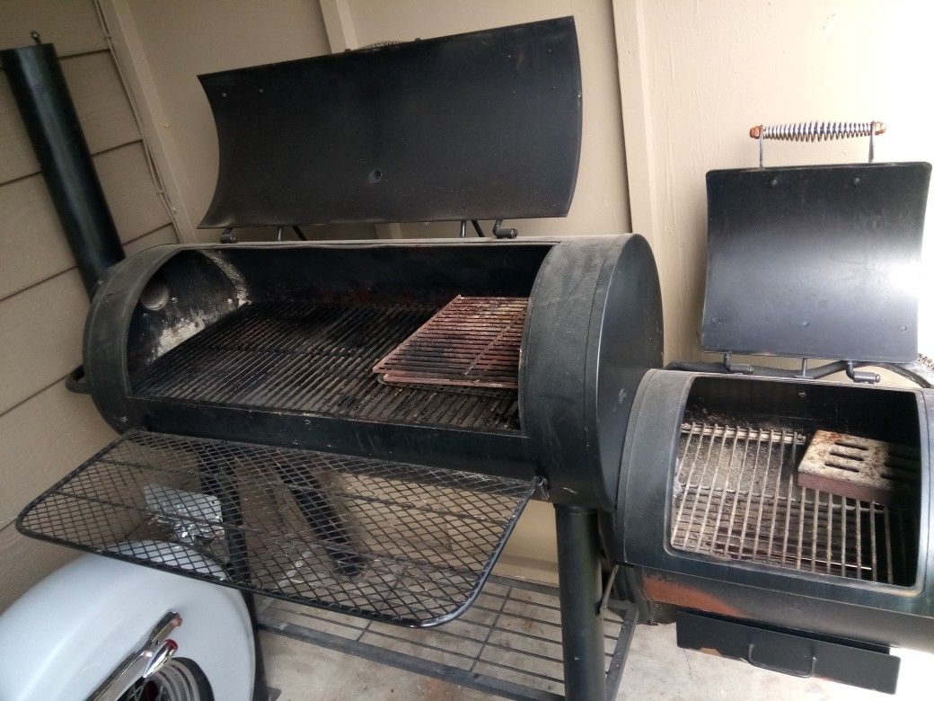 Brinkmann outdoor BBQ/ SMOKER trail master limited edition for Sale in