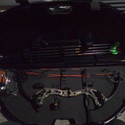 Bear Cruiser G2 Bow, Arrows and Case
