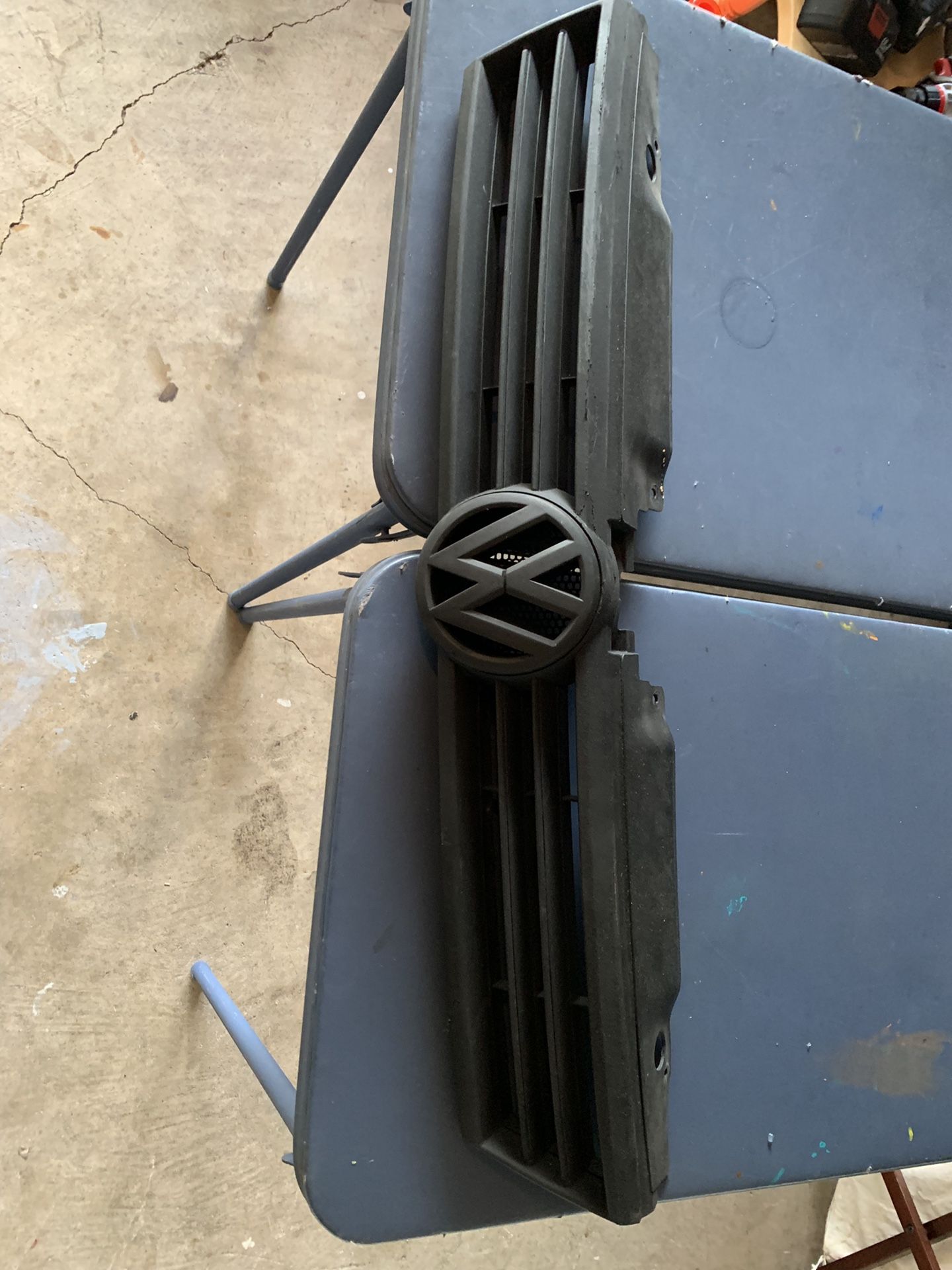 Front Grill Off Of A 2011 VW Jetta SEL - USED