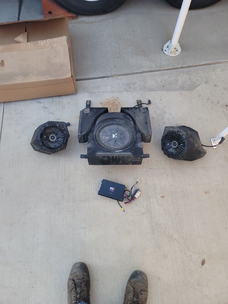 Can Am Maverick x3 Speaker pods, Sub, and Amp