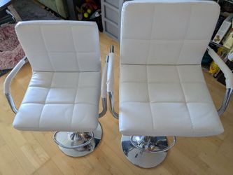 White bar stools - 2 stools
