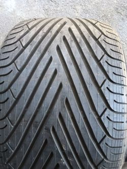 Used tire 295 30 r18