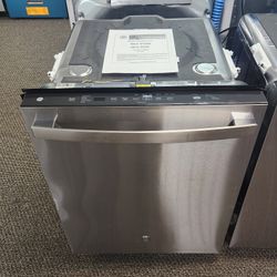 24 in. Fingerprint Resistant Stainless Top Control BuiltIn Tall Tub Dishwasher with 3rd Rack, Bottle Jets, 45 dBA