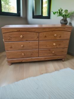 NICE DRESSER