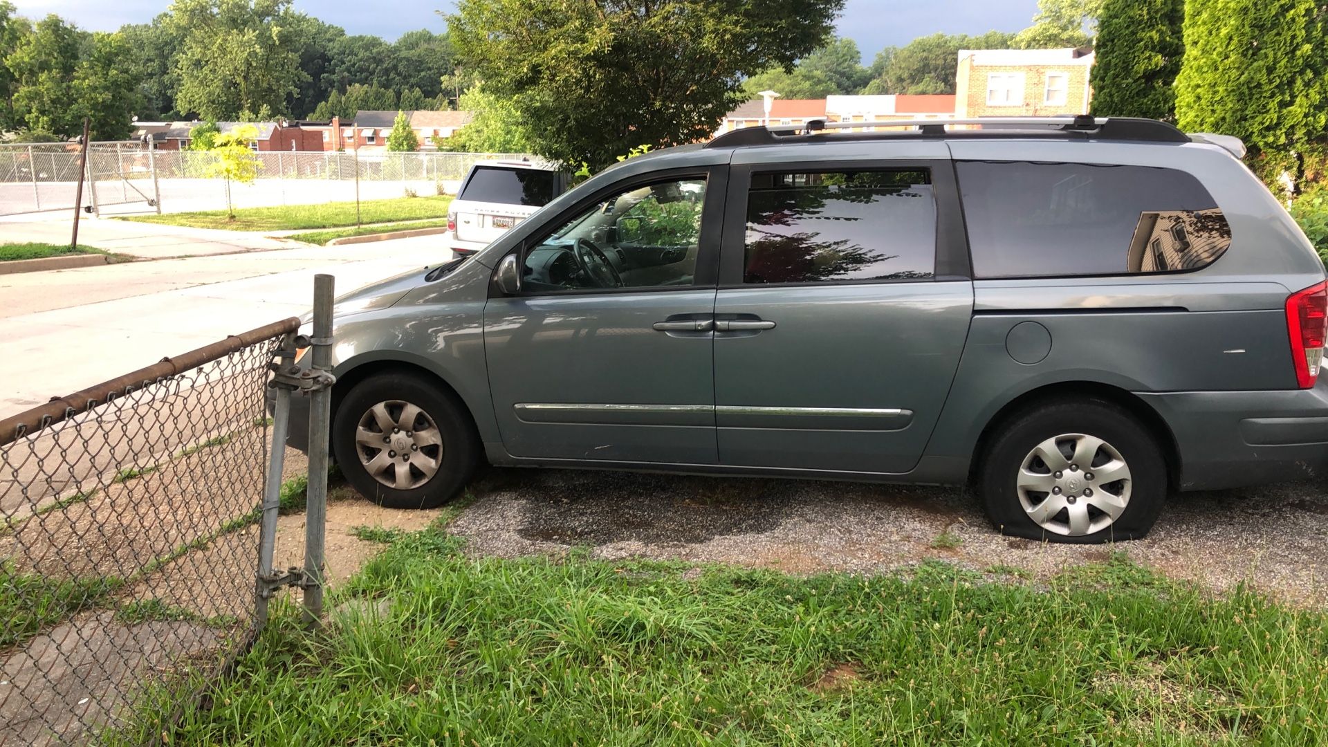 2008 Hyundai Entourage