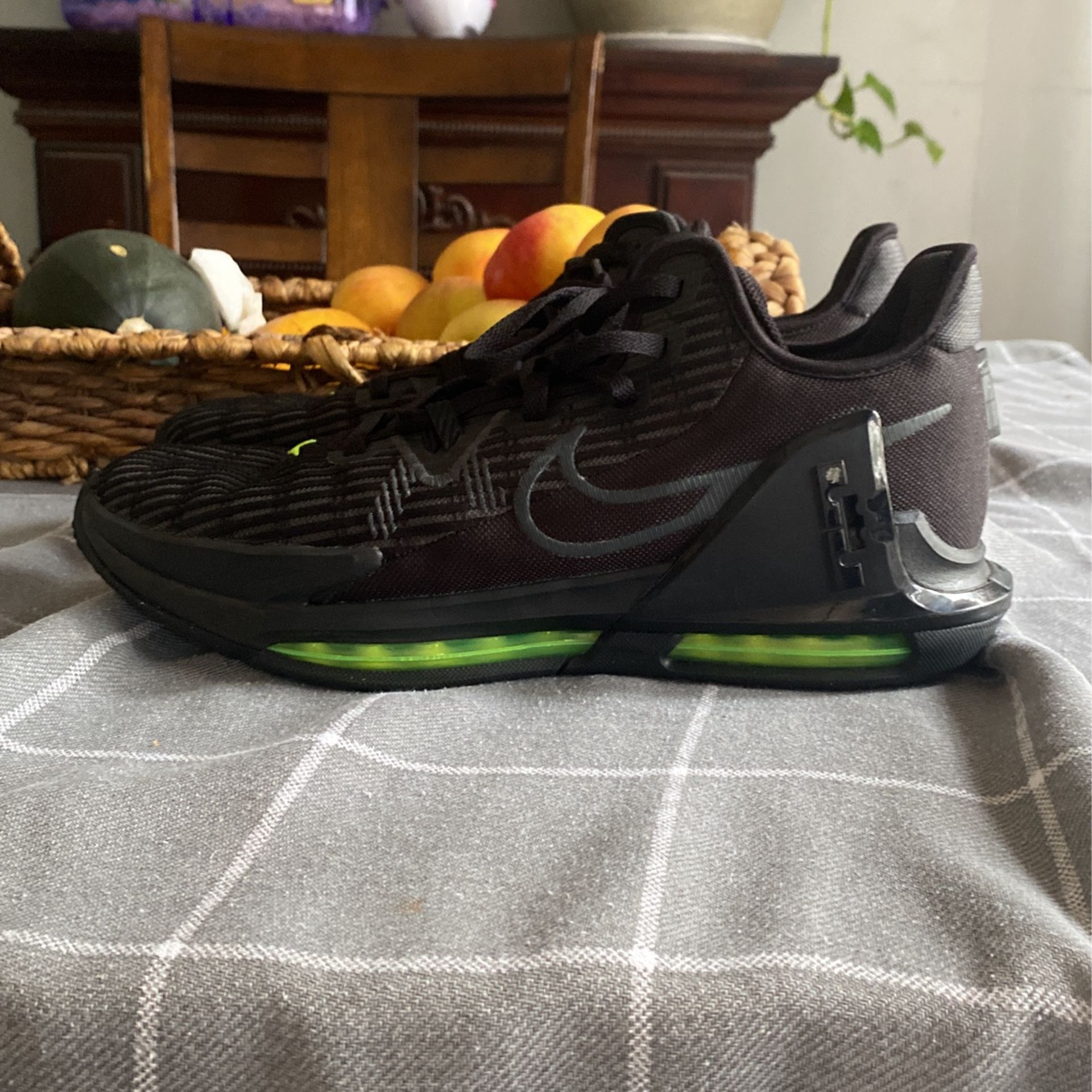 Nike Lebron Witness VI6 Volt