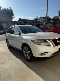 2017 Nissan pathfinder platinum
