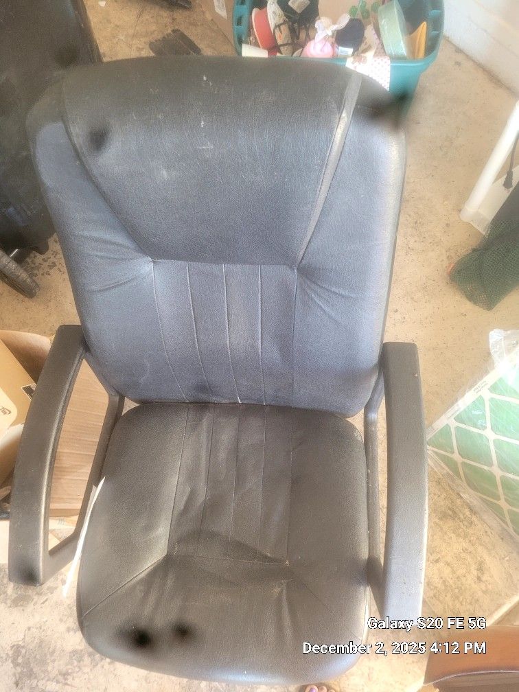 Office Chair In Great Condition! (Camera Not So Good)