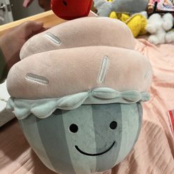 Cupcake Squishmallow