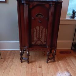 Rare 1936 AM radio Console.