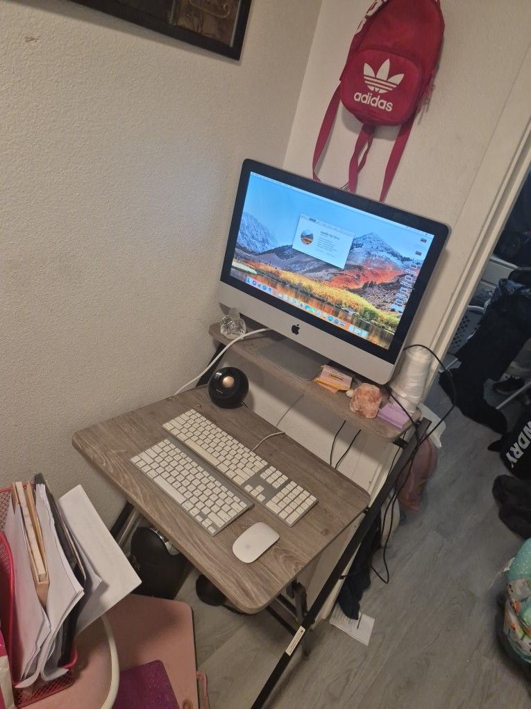 MAC PC Great Condition!!** 2010 21.5 Inch