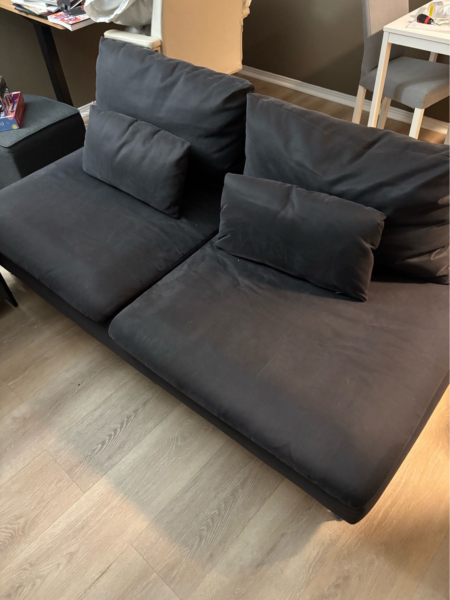 MUST GO Couch Sofa “72