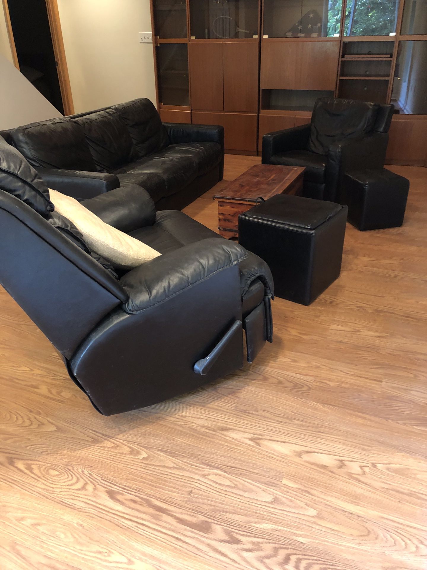 Black leather furniture (5 pieces)