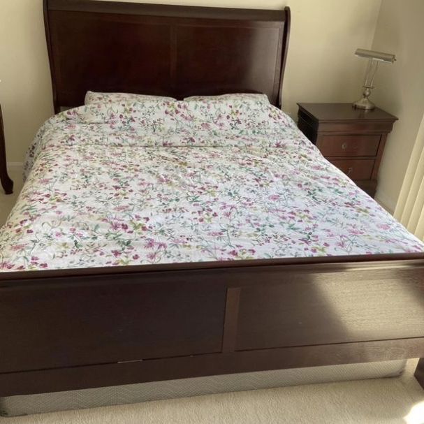 Queen Bed Set. Including Queen Bed, Dresser, Mirror And Night Stand. Free Mattress And Box Spring Is Available. 