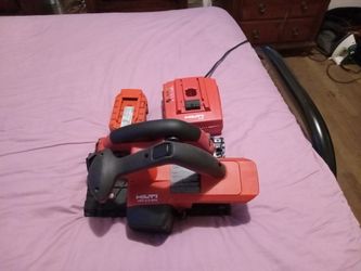 Hilti Wsc 6.5A24 Cordless Cirular https://offerup.com/redirect/?o=U2F3LmZhc3Q= Battery Charger C7/24  and B24/2.0 Ni Cd Battery. Evrithing Works Perfe