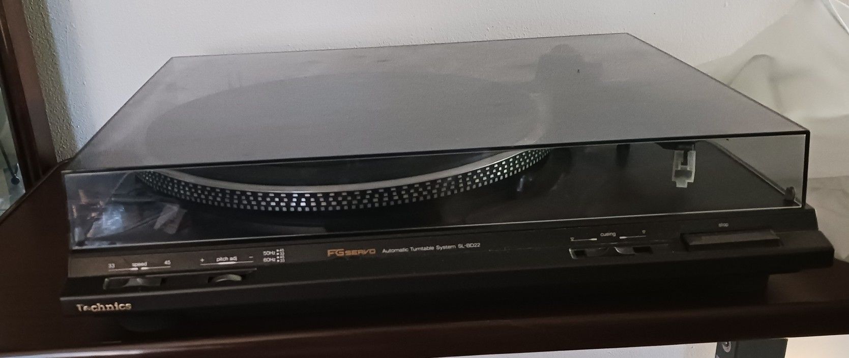 VINTAGE TECHNICS SL-BD22  TURNTABLE, COMES W/A DUST COVER READ DESCRIPTION IN PHOTOS 1 SOLD FOR $95