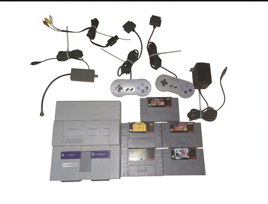 Super Nintendo SNS-001 Complete With 4 Games Tested and working