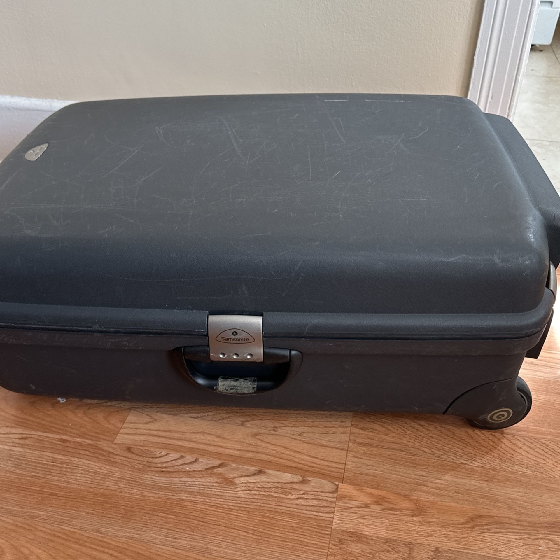Hard Shelled Samsonite Large Luggage