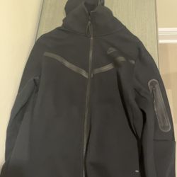new medium black nike tech 