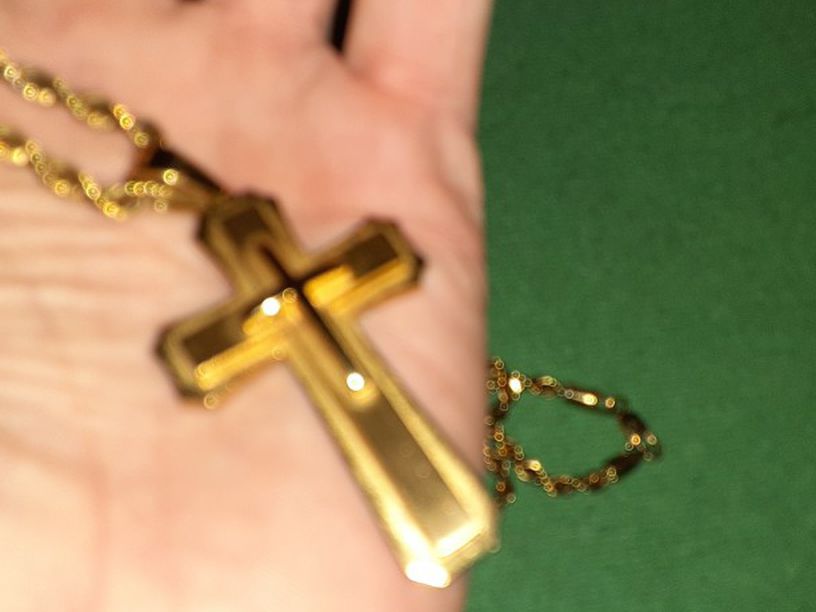 18k Gold Chain With Cross Pendant
