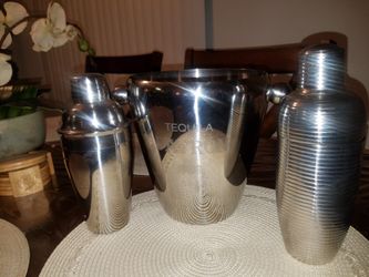 Mixers and patron ice bucket