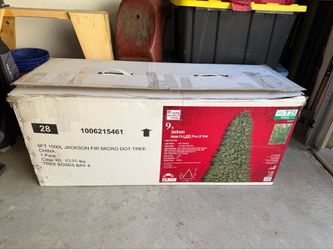 9ft xmas tree.  Multiple lighting settings