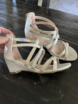 Girl sandels size 2
