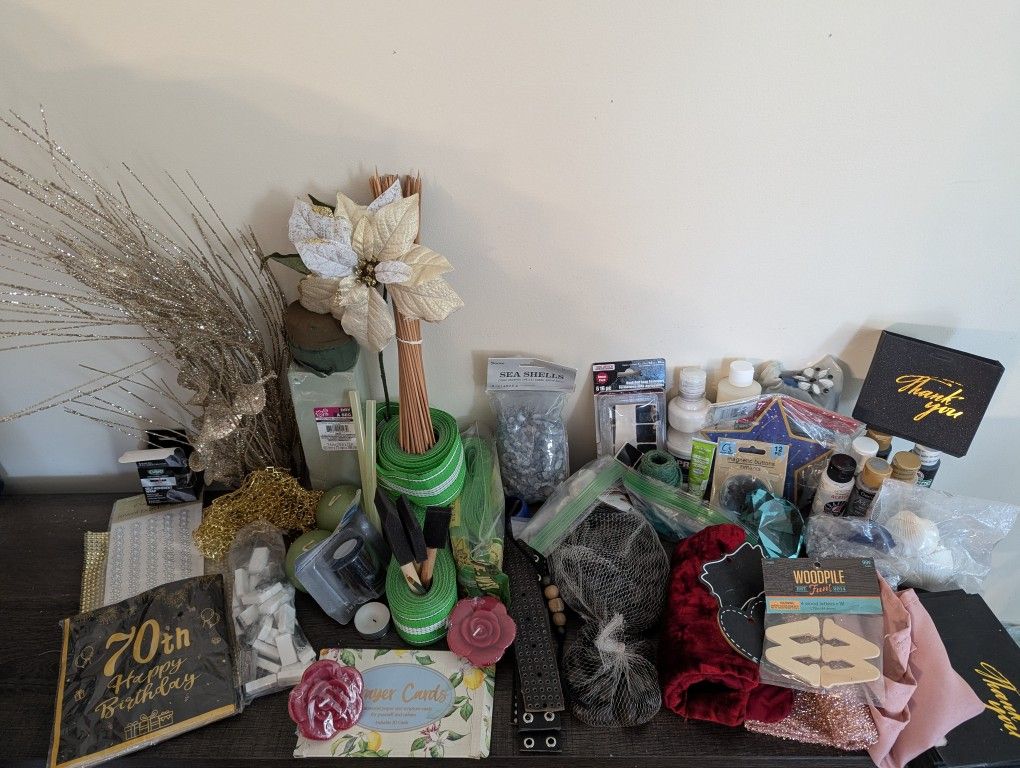 Small Lot of Arts and Crafts Supplies