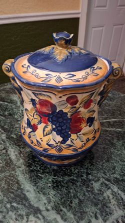 Big wide porcelain canister with lid