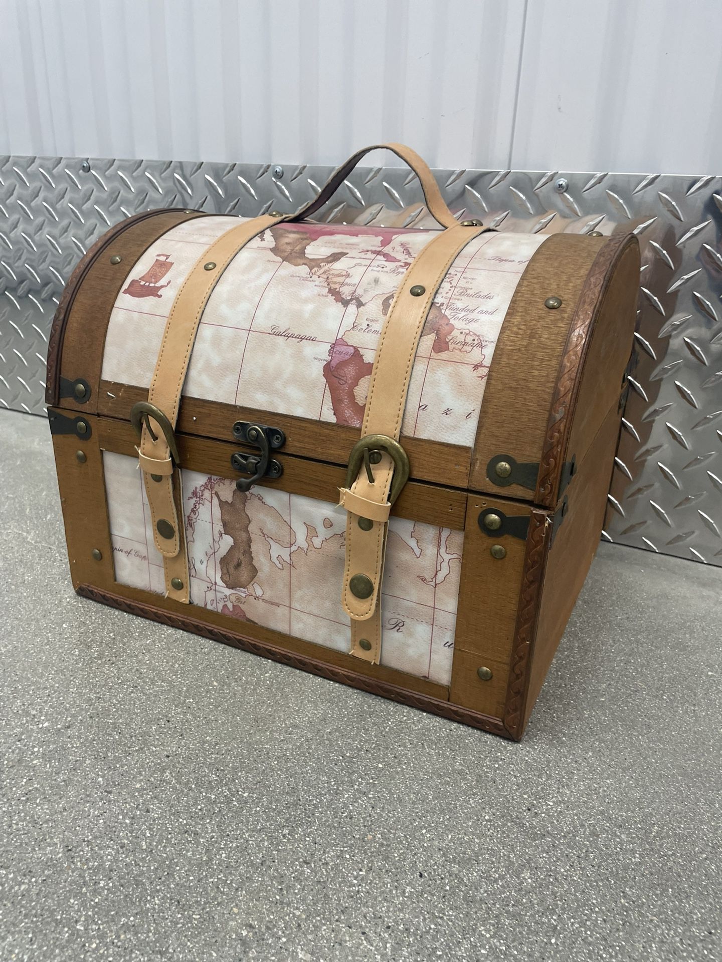 Vintage-Style Decorative Treasure Chest / Storage Trunk