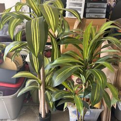 Set Of 2 Faux Floor Plants