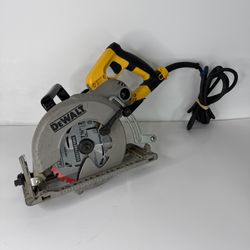 DEWALT 7-1/4” Worm Drive Corded Circular Saw (DWS535B) 