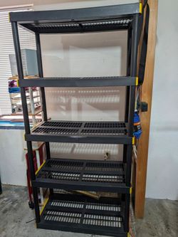 HEAVYWEIGHT PLASTIC SHELVES