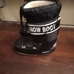 LIKE. NEW SNOW BOOTS!