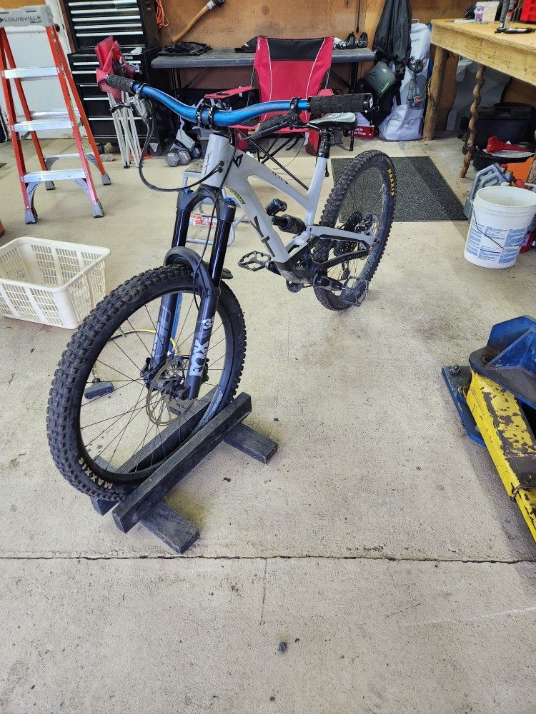 YT Capra Shred