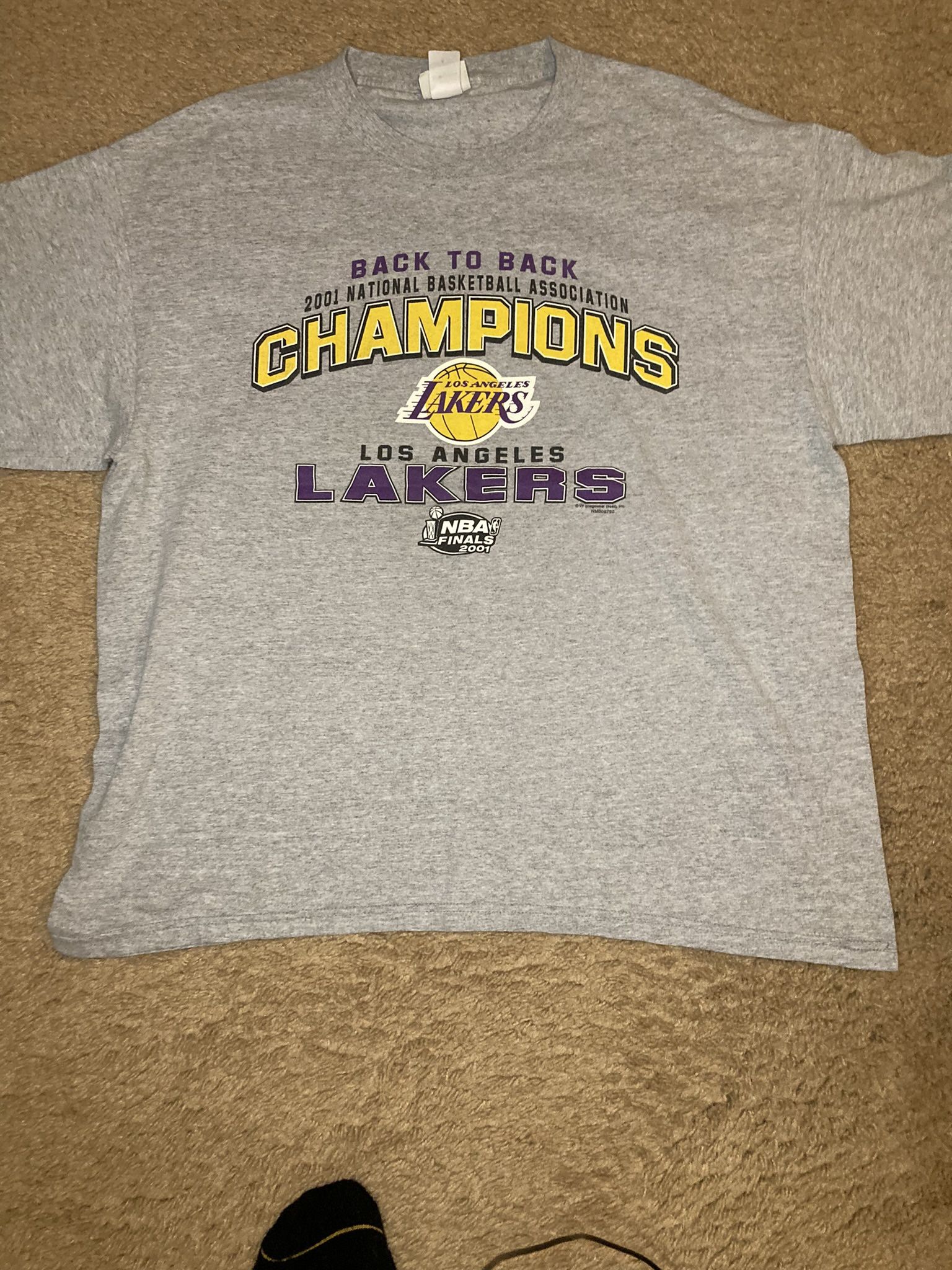 Vintage Los Angeles lakers 2001 shirt Xl like new Lee sports tag 28 1/2” top to bottom 25” pit to pit Kobe Bryant Shaquille O’Neal 