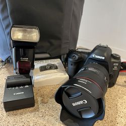Canon EOS 5D Mark IV With Extras