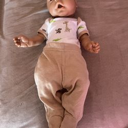 Muñeco de apariencia recién nacido