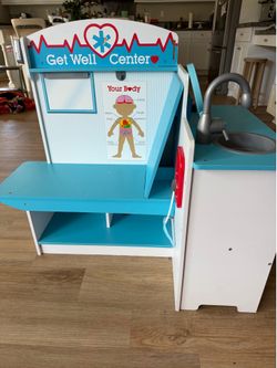 Melissa and Doug pretend doctor office