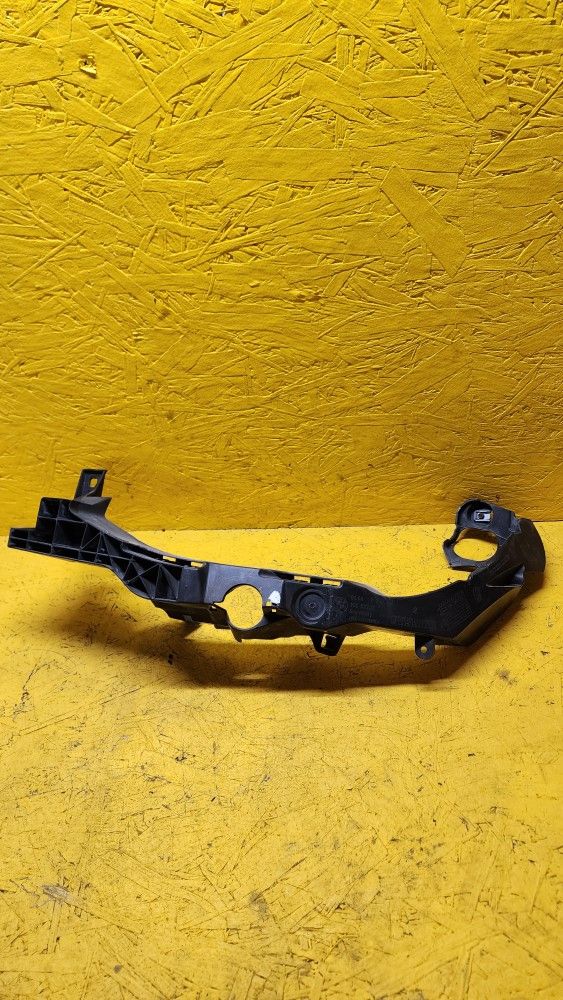 2011-2013 BMW E92 E93 328i 335i LCi OEM Left Driver side Headlight Bracket