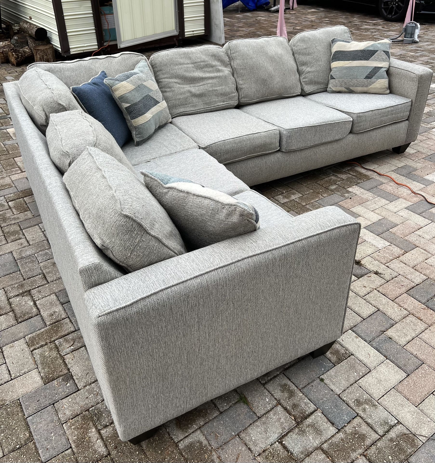 2-Piece Sofa https://offerup.com/redirect/?o=U2VjdGlvbmFsLklu perfect condition!! I can deliver for an additional cost.The price is $300. 4 decorative