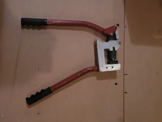 Stud hand punch