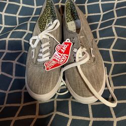 NEW WOMENS 6.5 VANS