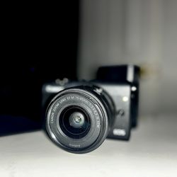 Canon EOS M200 Mirrorless Digital “Vlogging” Camera