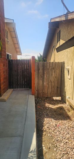 2 FREE GATES
