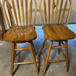 2 Bar Heights Stools