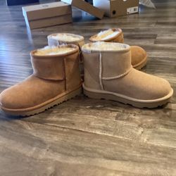 Uggs Big Kids Mini Classics Size 13 Through Six