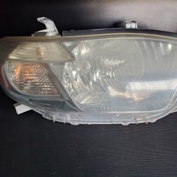 08 - 10 Toyota Highlander Hybrid Right Passanger Headlight