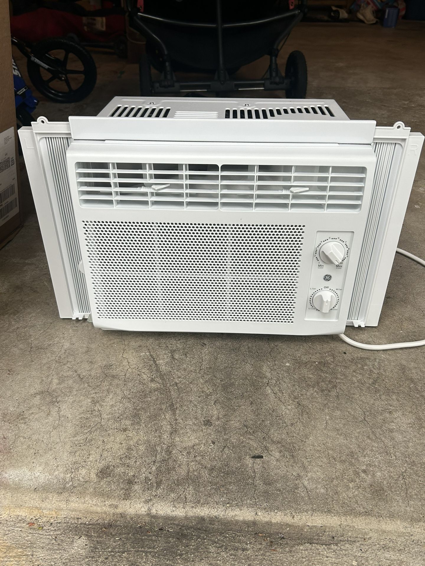 GE Window Air Conditioner Unit